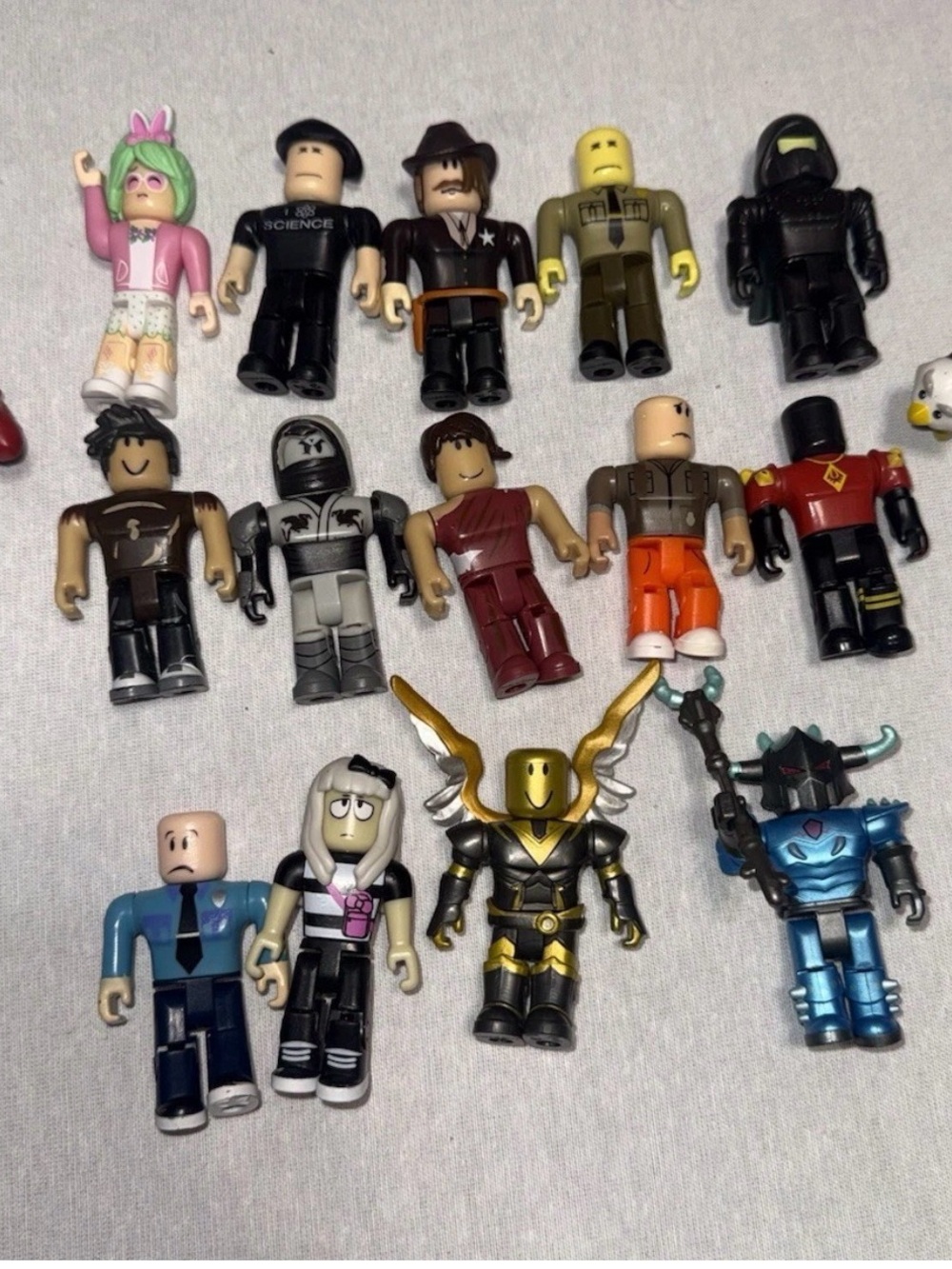 Roblox Minifigure Bulk Lot 14pc Multicolor Plastic w/ Accessories, Age 8+